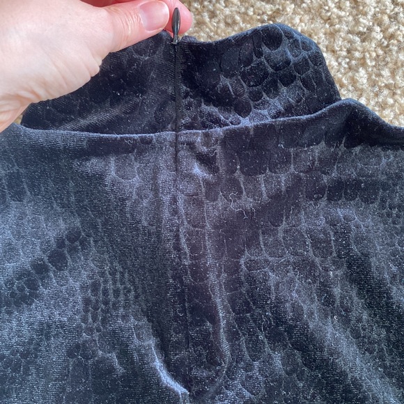 & Other Stories flocked croc print mockneck top - Picture 5 of 6